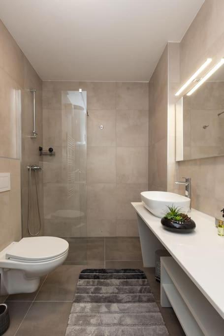 Apartamento Dubrovnik Pier Free Parking And Balcony Exterior foto