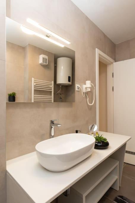 Apartamento Dubrovnik Pier Free Parking And Balcony Exterior foto